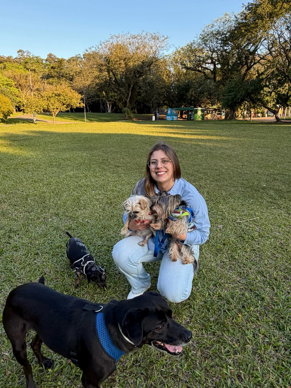 Ratiba Baja ao ar livre acompanhada de animais de companhia